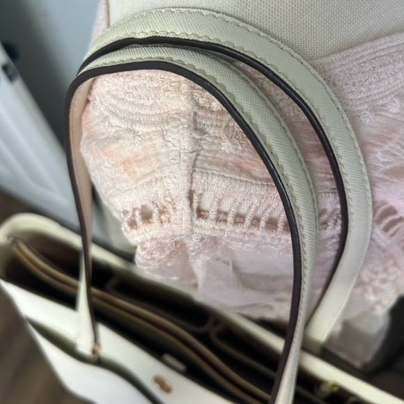 Tory Burch Robinson Tote Saffiano Leather EUC - Picture 7 of 11